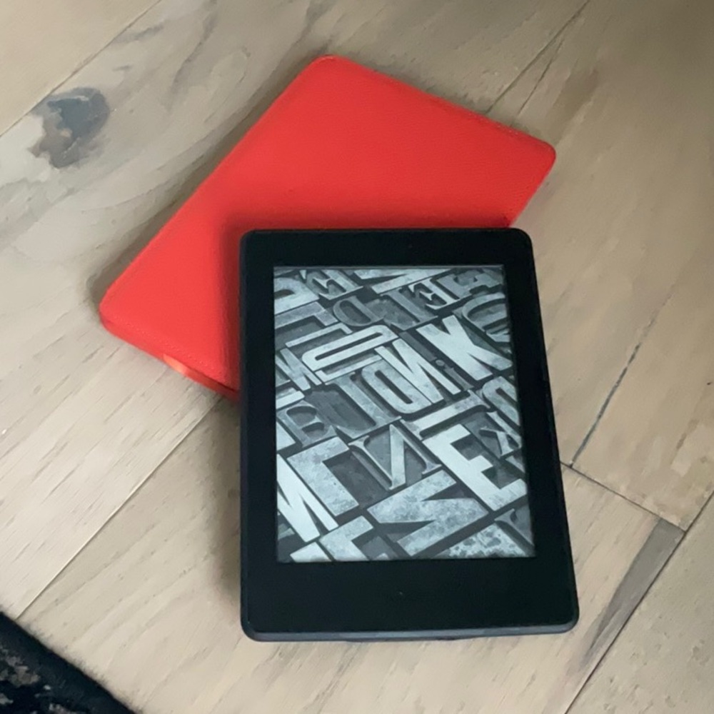 Amazon Kindle Paperwhite 7th Generation, 4GB, Wi-Fi, with case